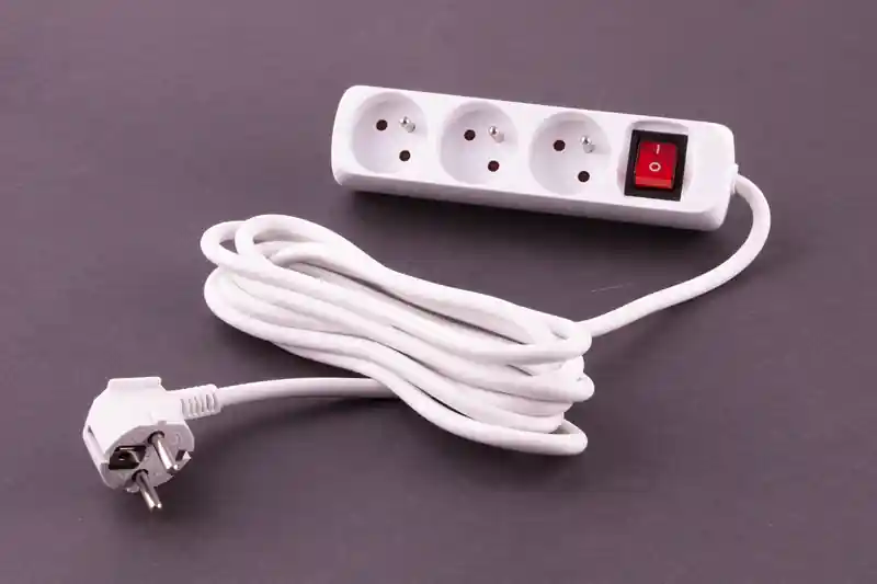 Kabel prodlužovací 3m/3 zásuvky s vypínačem