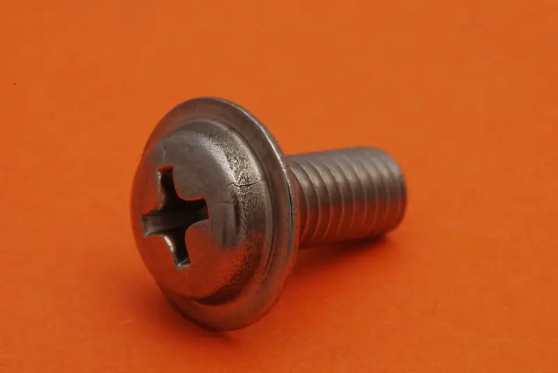 šroub M 2.5x 6 JN 5952/A2