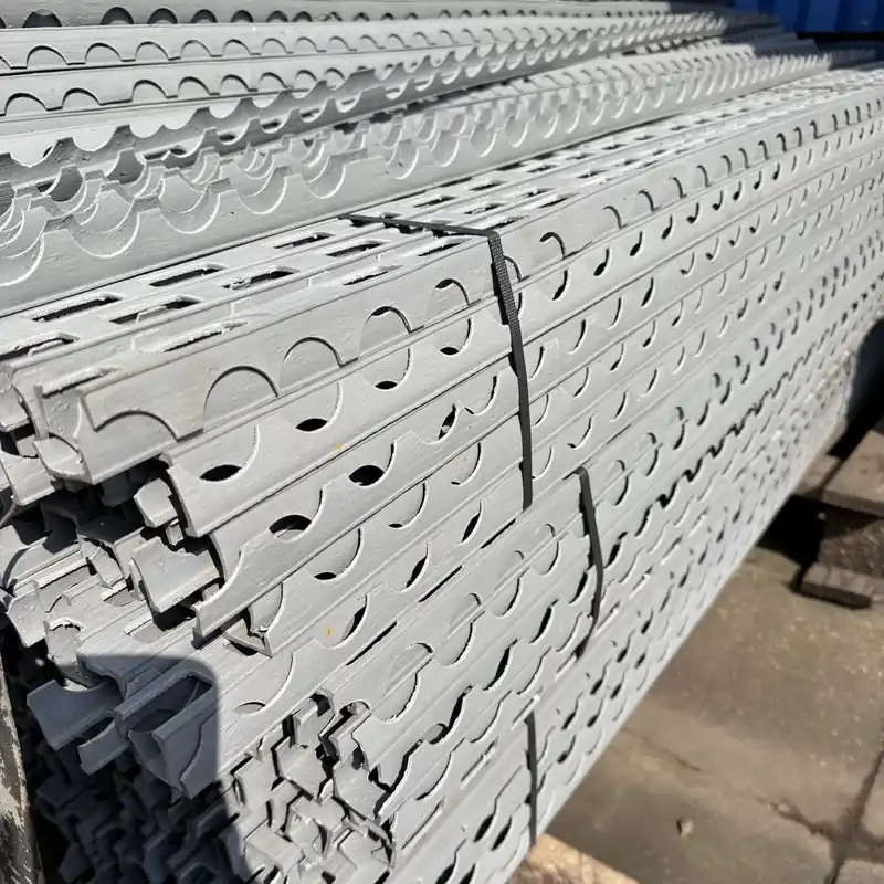 Distanční lišta plastová – 20 mm - délka 2m